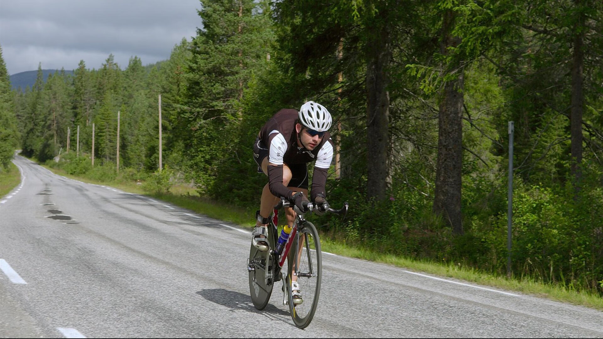 开云体育入口-北欧风骨与莱比锡烟花，当芬兰奇迹映照英超争冠的钢铁洪流
