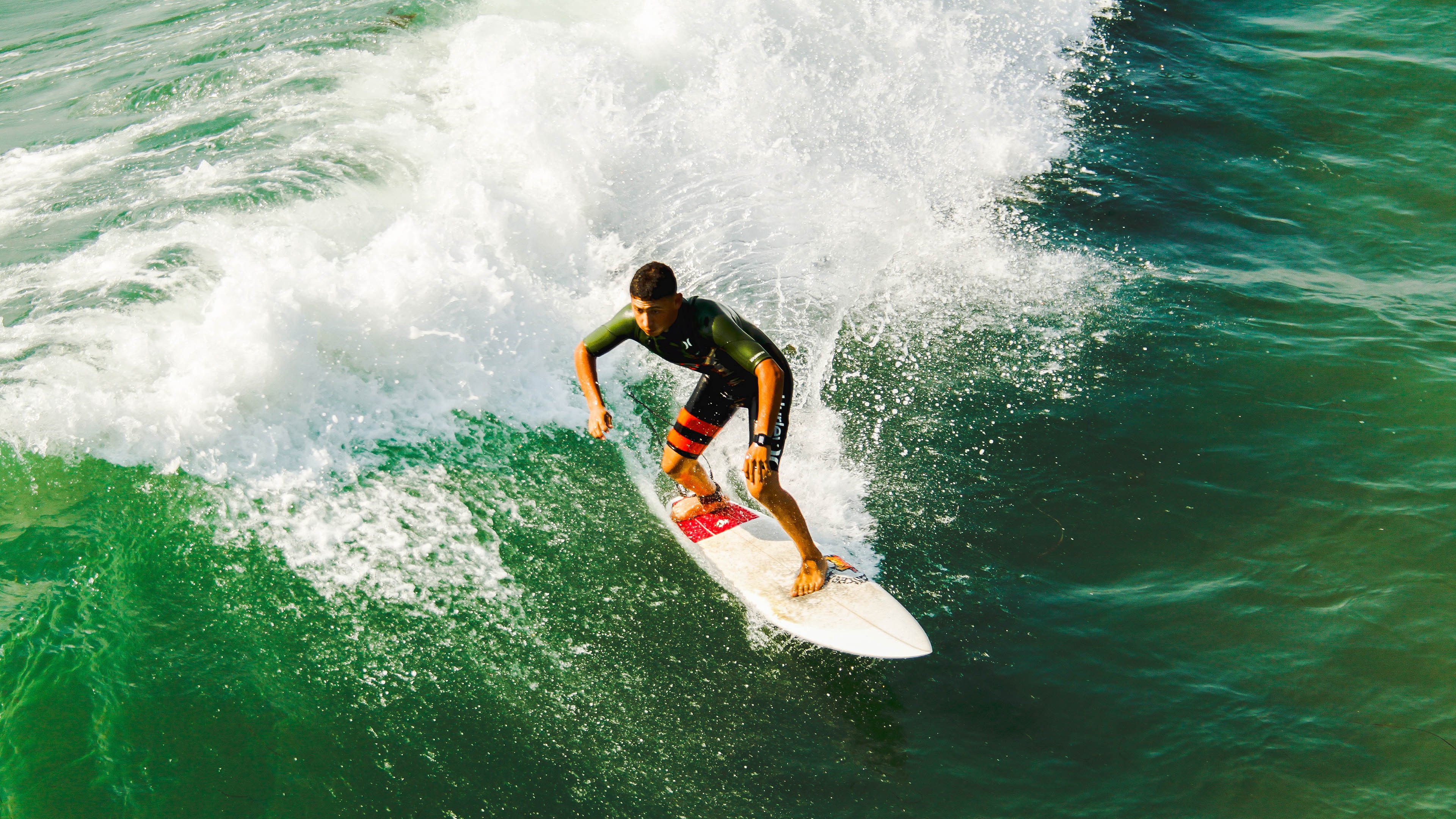 萨卡双响引爆梦剧场,当南美风暴遇见红魔,差距在90分钟内被重新定义